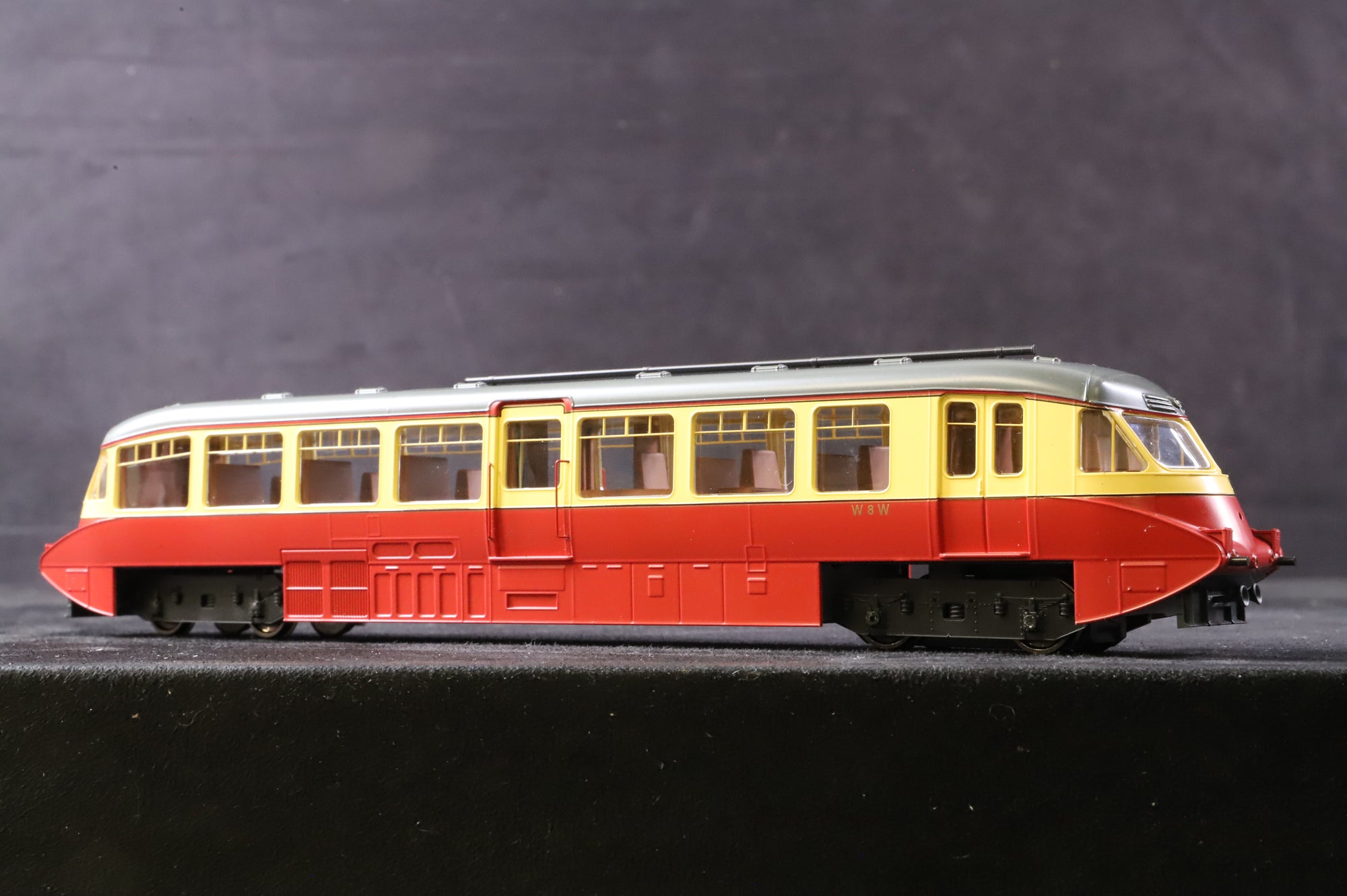 Dapol OO 4D-011-008 Streamlined Railcar W8 in BR(W) Lined Carmine/Cream