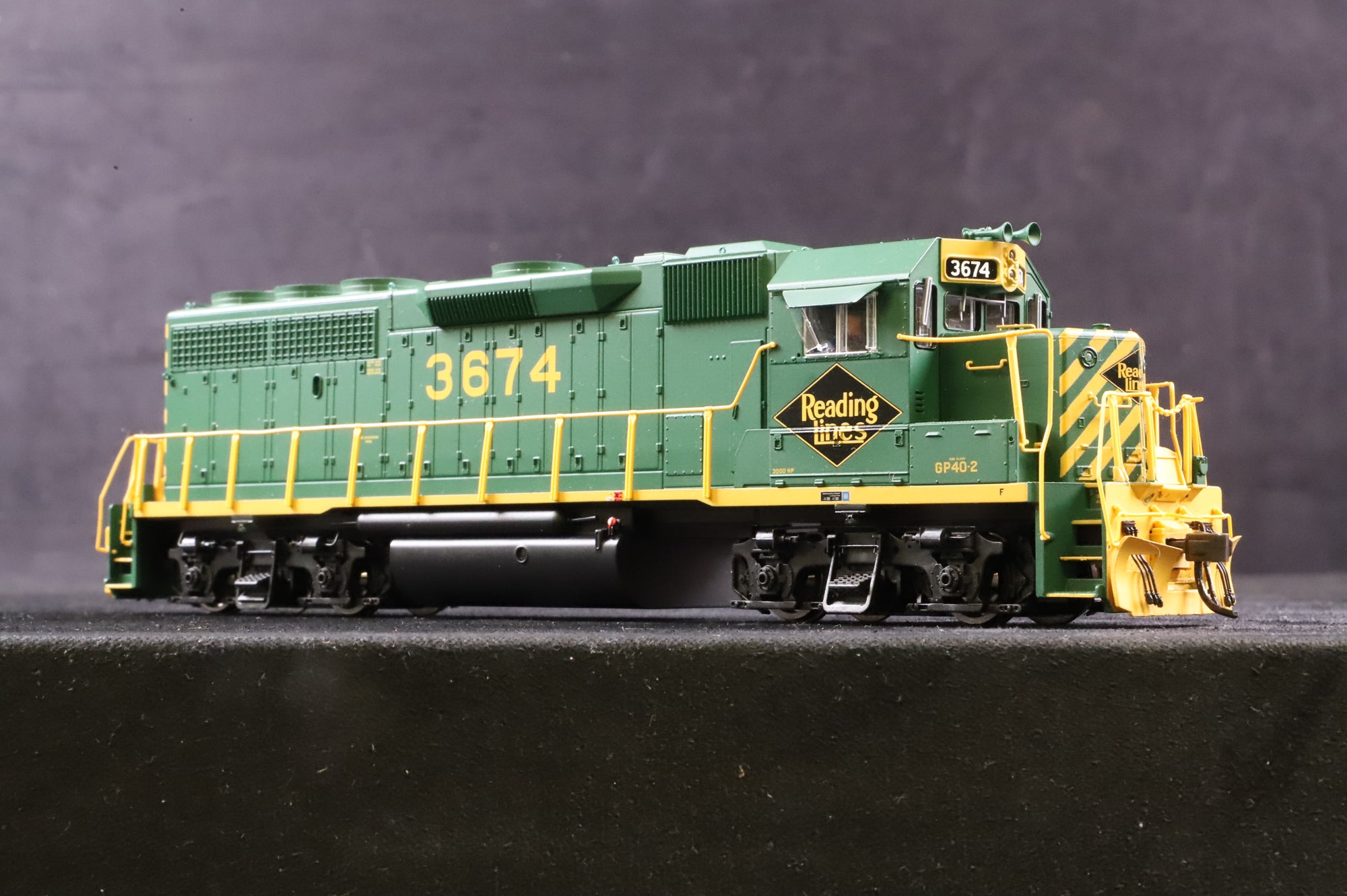 Atlas HO 10000413 GP40-2 No.3674 in Reading Lines Livery - DCC Sound