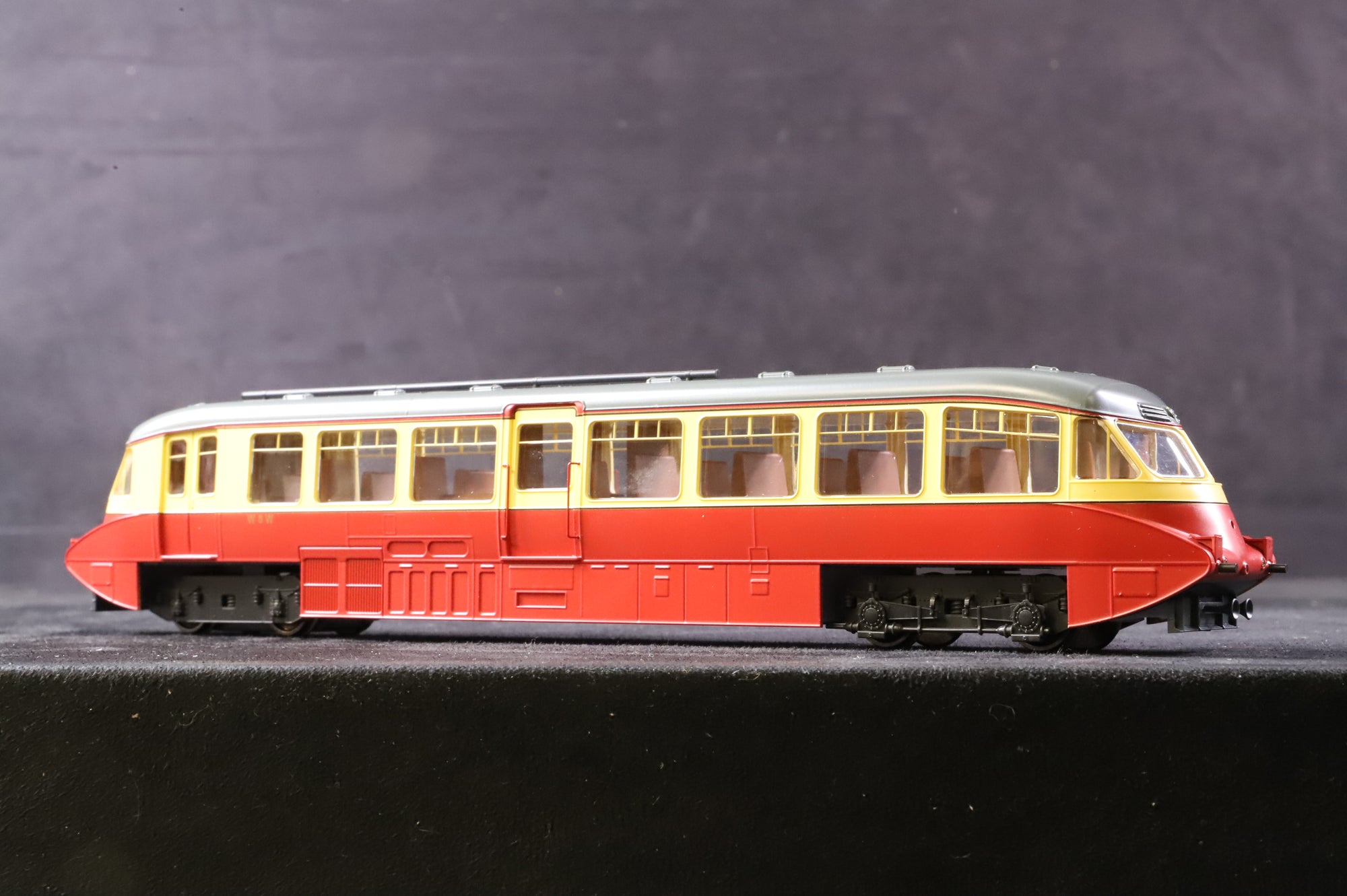 Dapol OO 4D-011-008 Streamlined Railcar W8 in BR(W) Lined Carmine/Cream