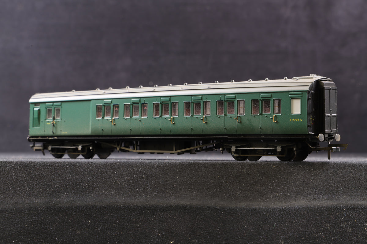 Hornby OO Rake of 7 SR Maunsell Coaches