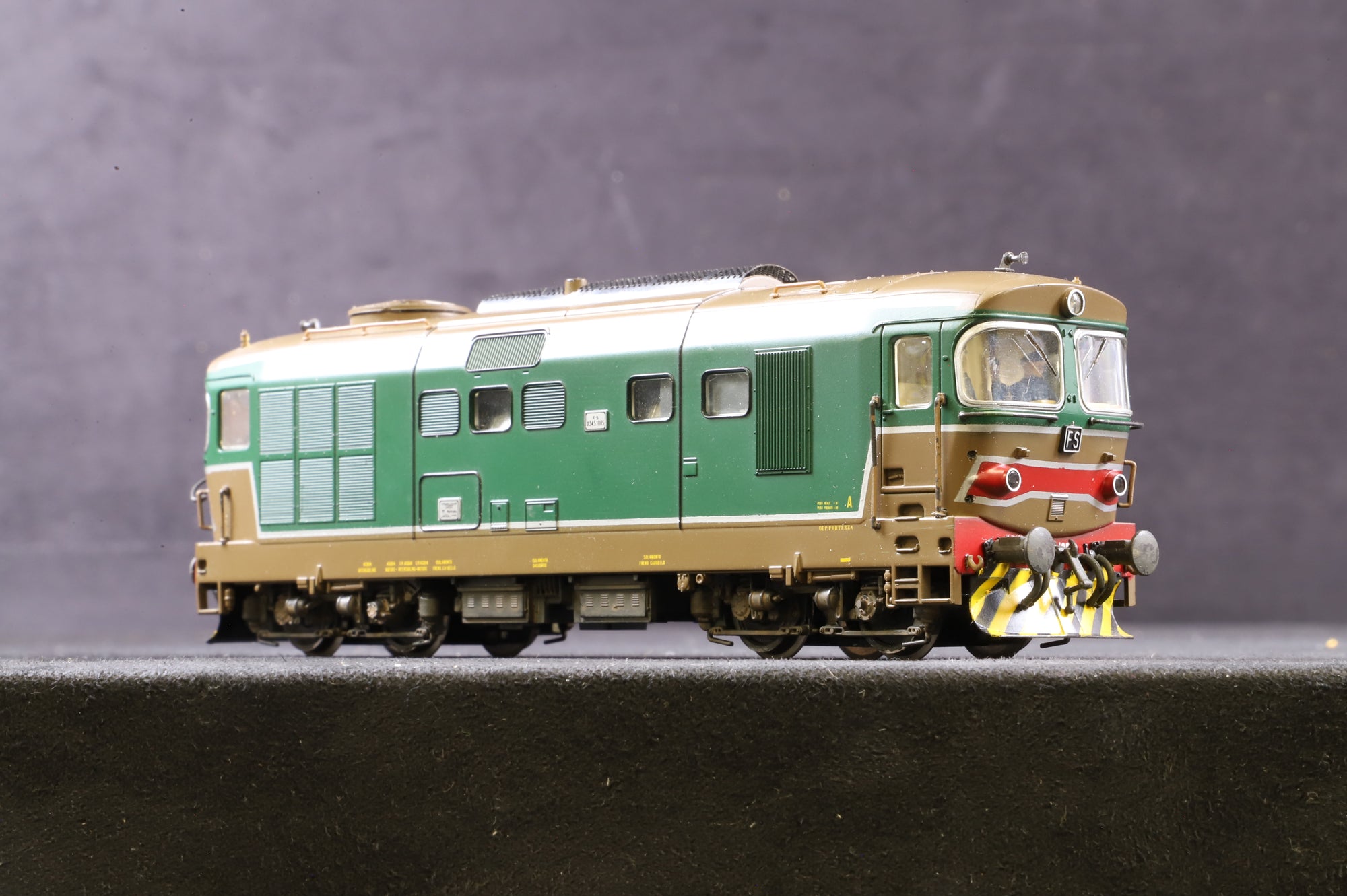 Roco HO 43445 BR D 345 Diesel Loco FS Green and Brown