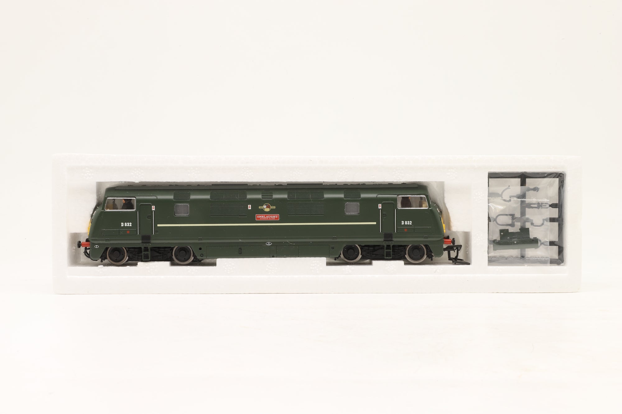 Bachmann OO 32-051 Class 42 Warship D832 'Onslaught' BR Green