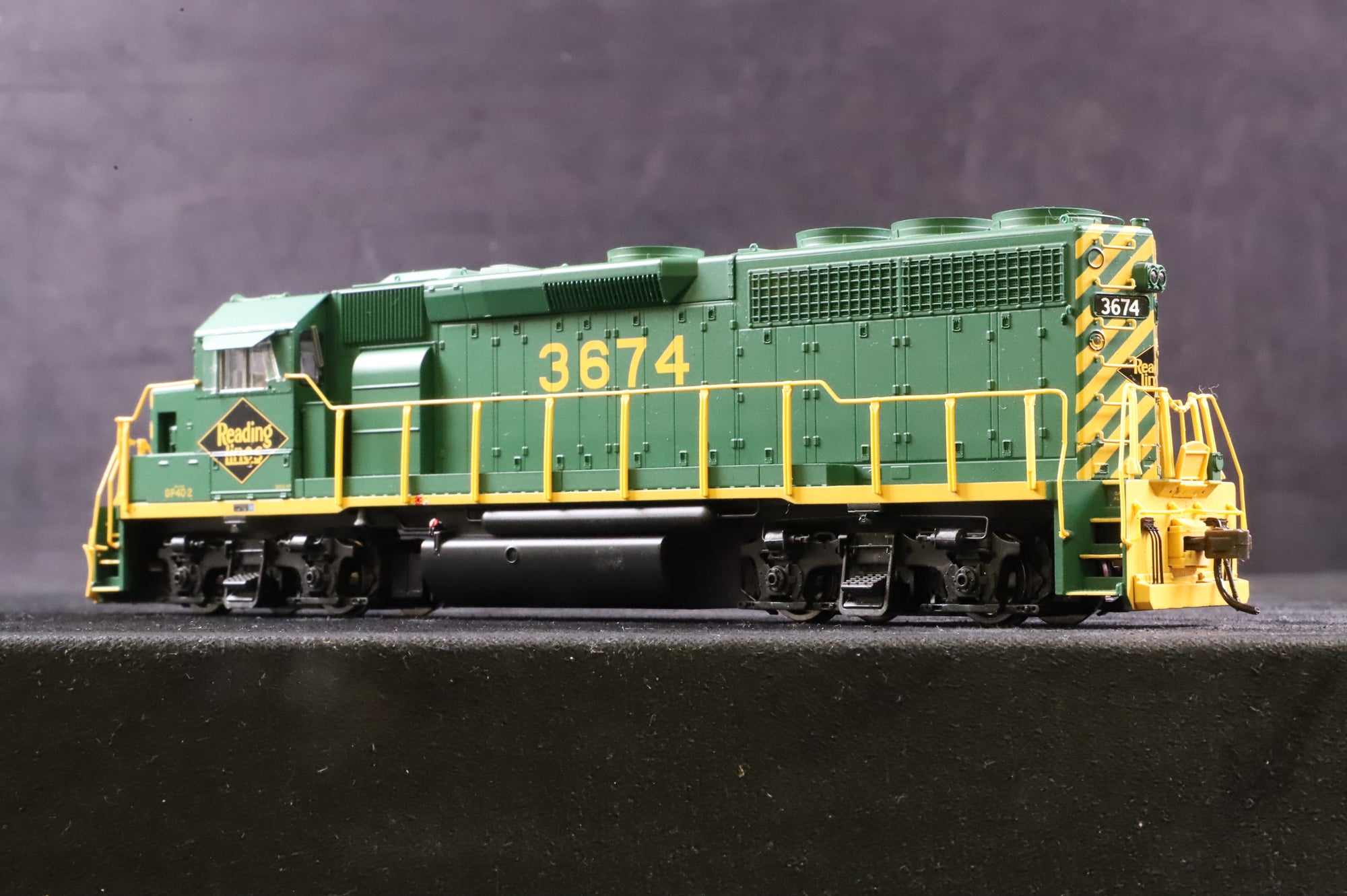 Atlas HO 10000413 GP40-2 No.3674 in Reading Lines Livery - DCC Sound