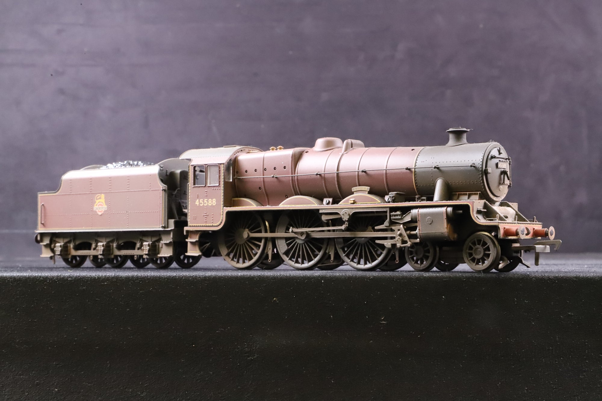 Bachmann OO 31-186A Jubilee Class '45588' 'Kashmir' BR Lined Maroon E/C Weathered DCC Sound
