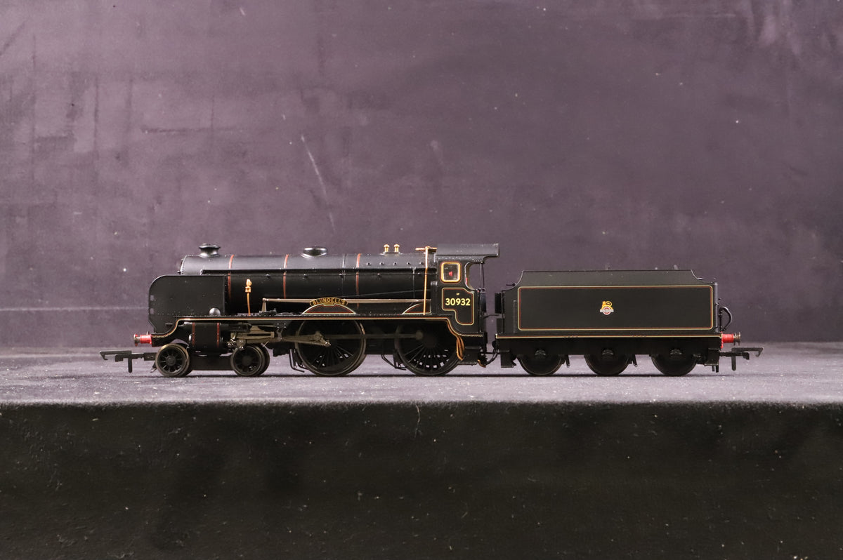 Hornby OO R2744 Schools Class &#39;30932&#39; &#39;Blundell&#39;s&#39; BR Lined Black E/C