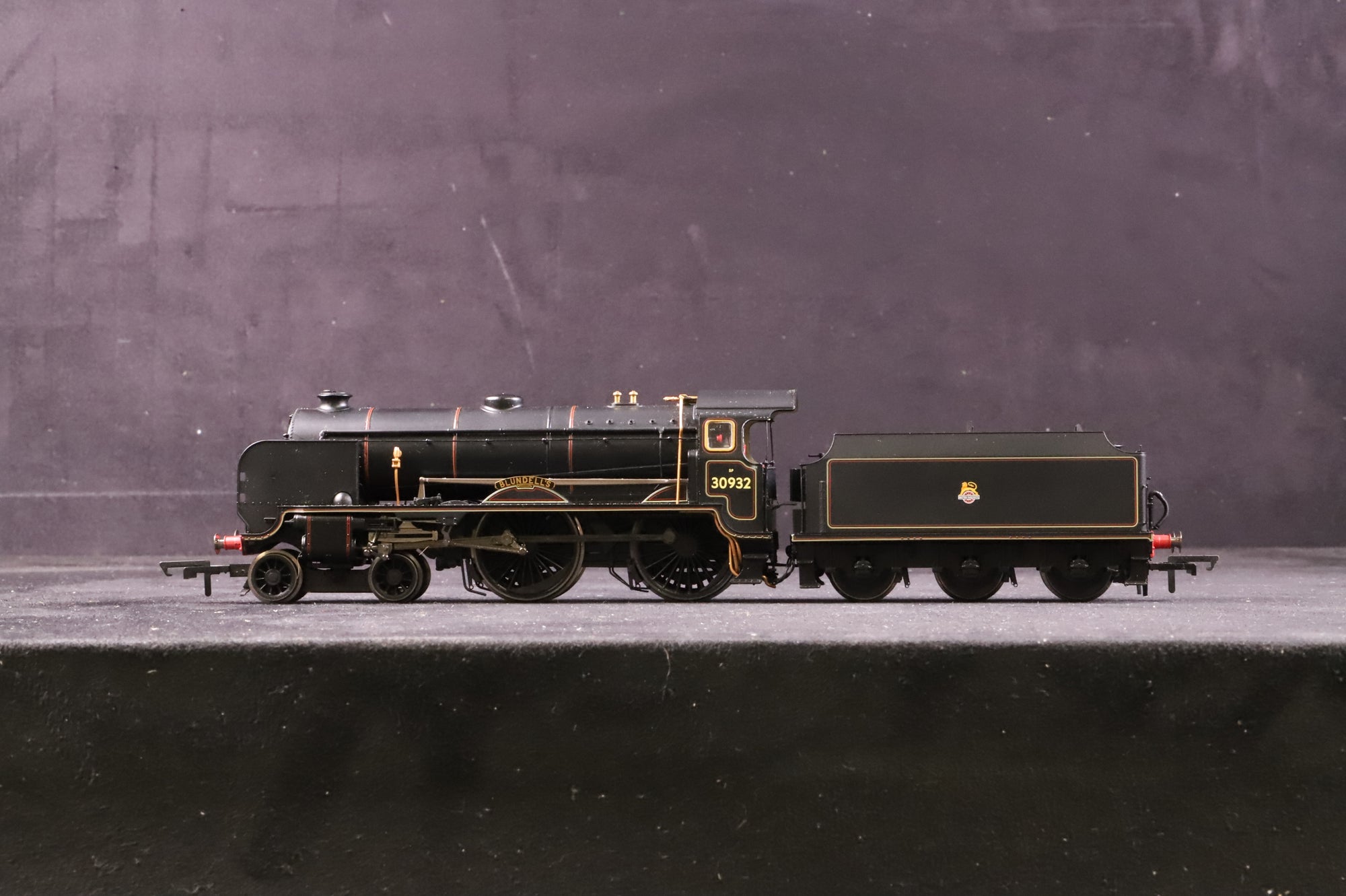Hornby OO R2744 Schools Class '30932' 'Blundell's' BR Lined Black E/C