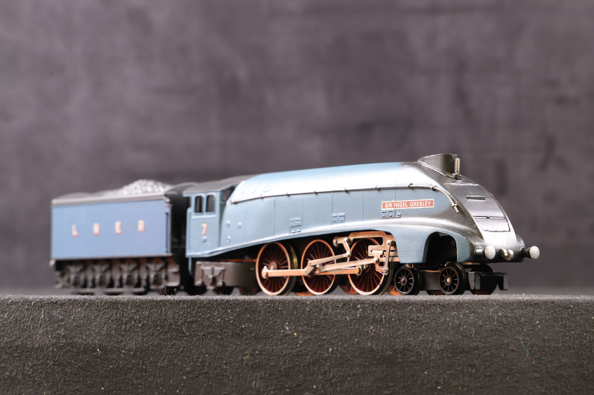 Wrenn OO W2212 Class A4 4-6-2 &#39;Sir Nigel Gresley &#39;No7&#39; Garter Blue