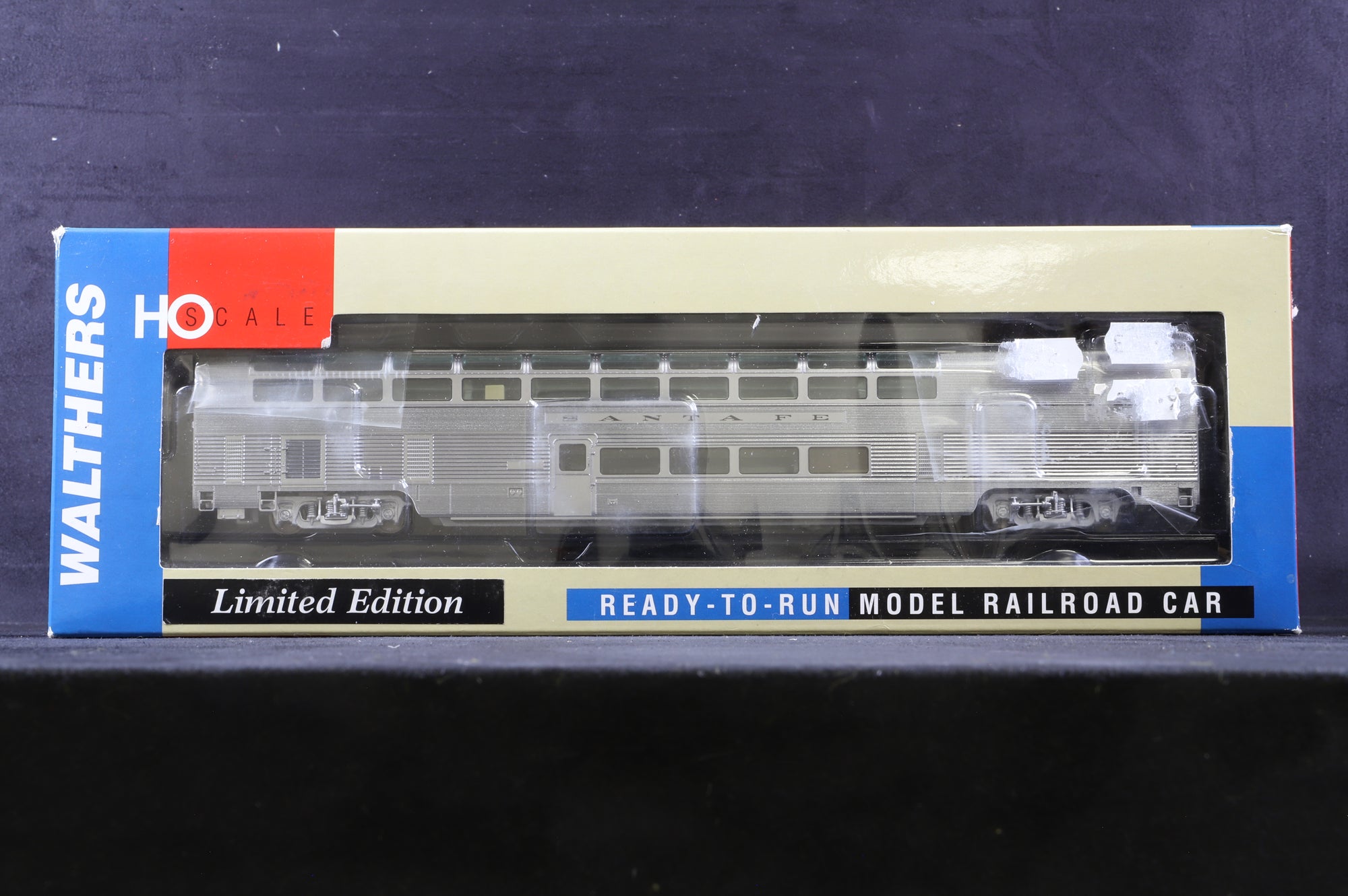 Walthers HO Rake Of 2 1956 Santa Fe 85' Budd Hi-Level Coaches Inc. 650-655 & 527-580