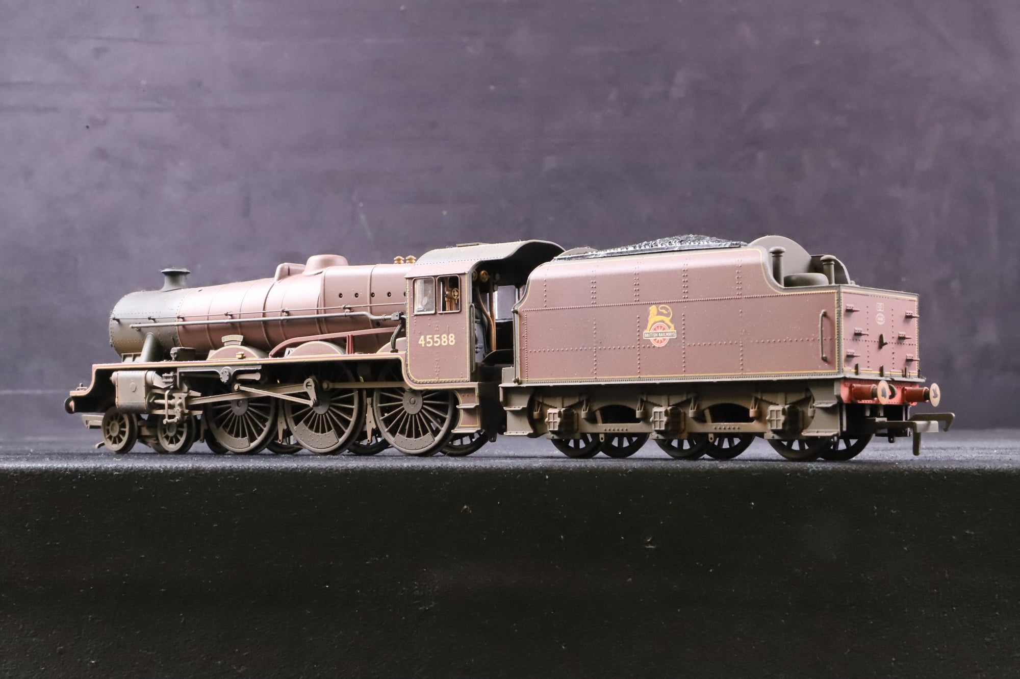 Bachmann OO 31-186A Jubilee Class '45588' 'Kashmir' BR Lined Maroon E/C Weathered DCC Sound