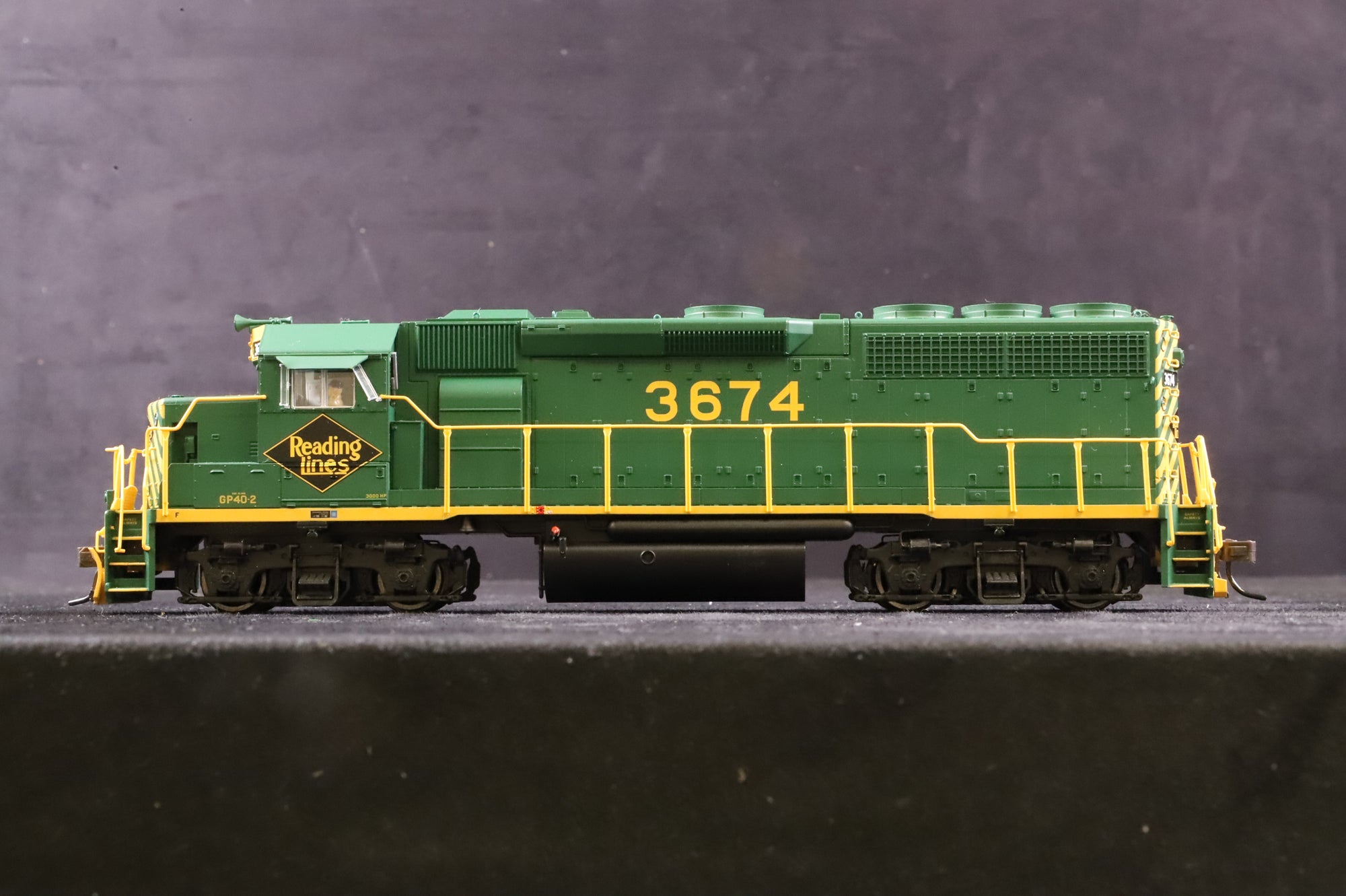 Atlas HO 10000413 GP40-2 No.3674 in Reading Lines Livery - DCC Sound