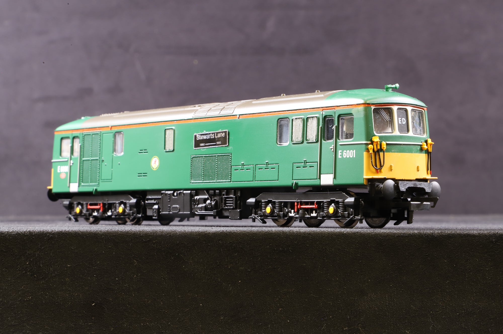 Hornby OO Class 73 'E6001' 'Stewarts Lane' BR Green