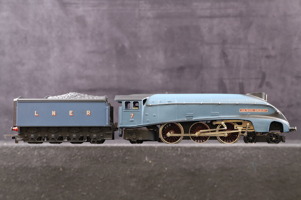 Wrenn OO W2212 Class A4 4-6-2 &#39;Sir Nigel Gresley &#39;No7&#39; Garter Blue