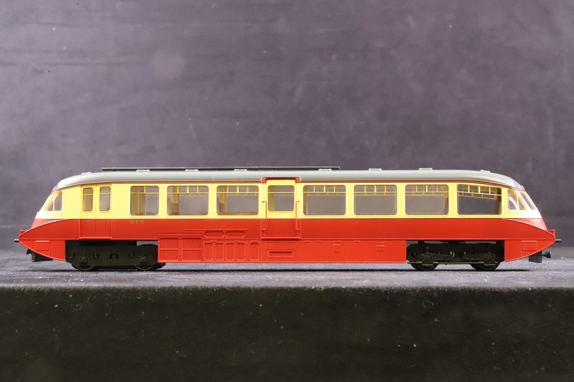 Dapol OO 4D-011-008 Streamlined Railcar W8 in BR(W) Lined Carmine/Cream
