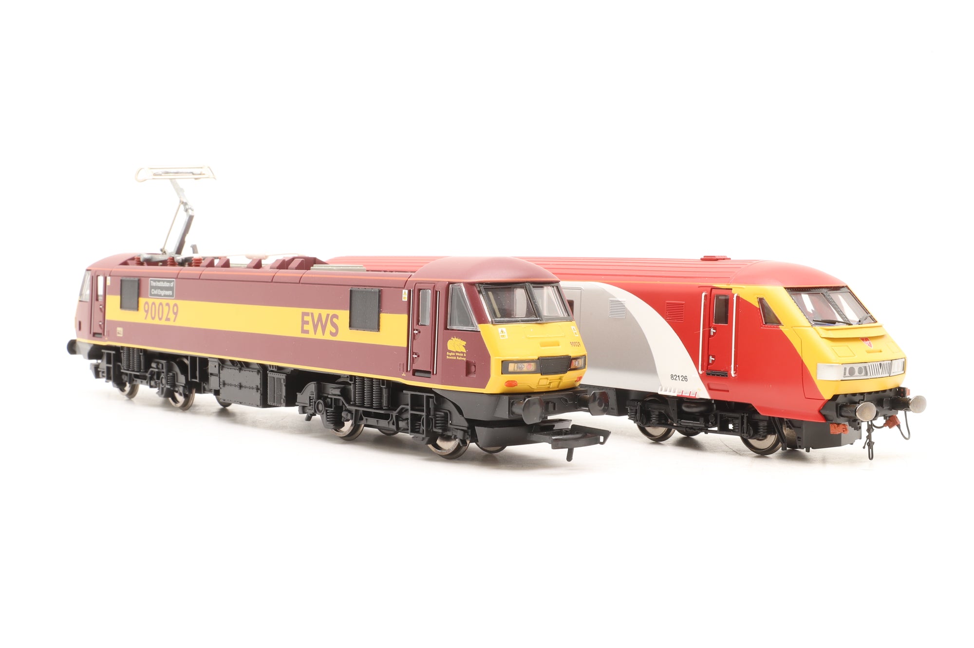 Hornby OO R2955 Virgin Charter Relief Train Pack Incl. Class 90 & Mk3 DVT