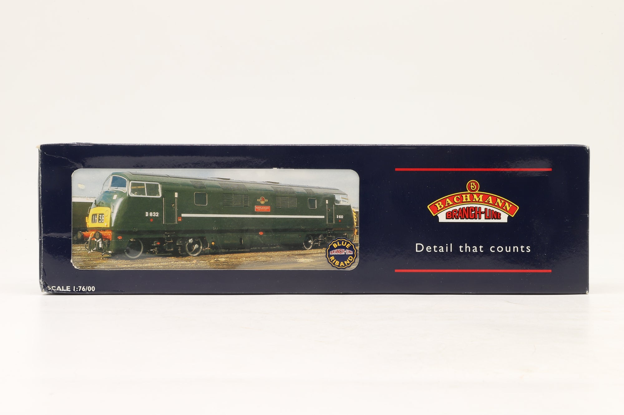 Bachmann OO 32-050 Class 42 Warship D817 'Foxhound' in BR Maroon