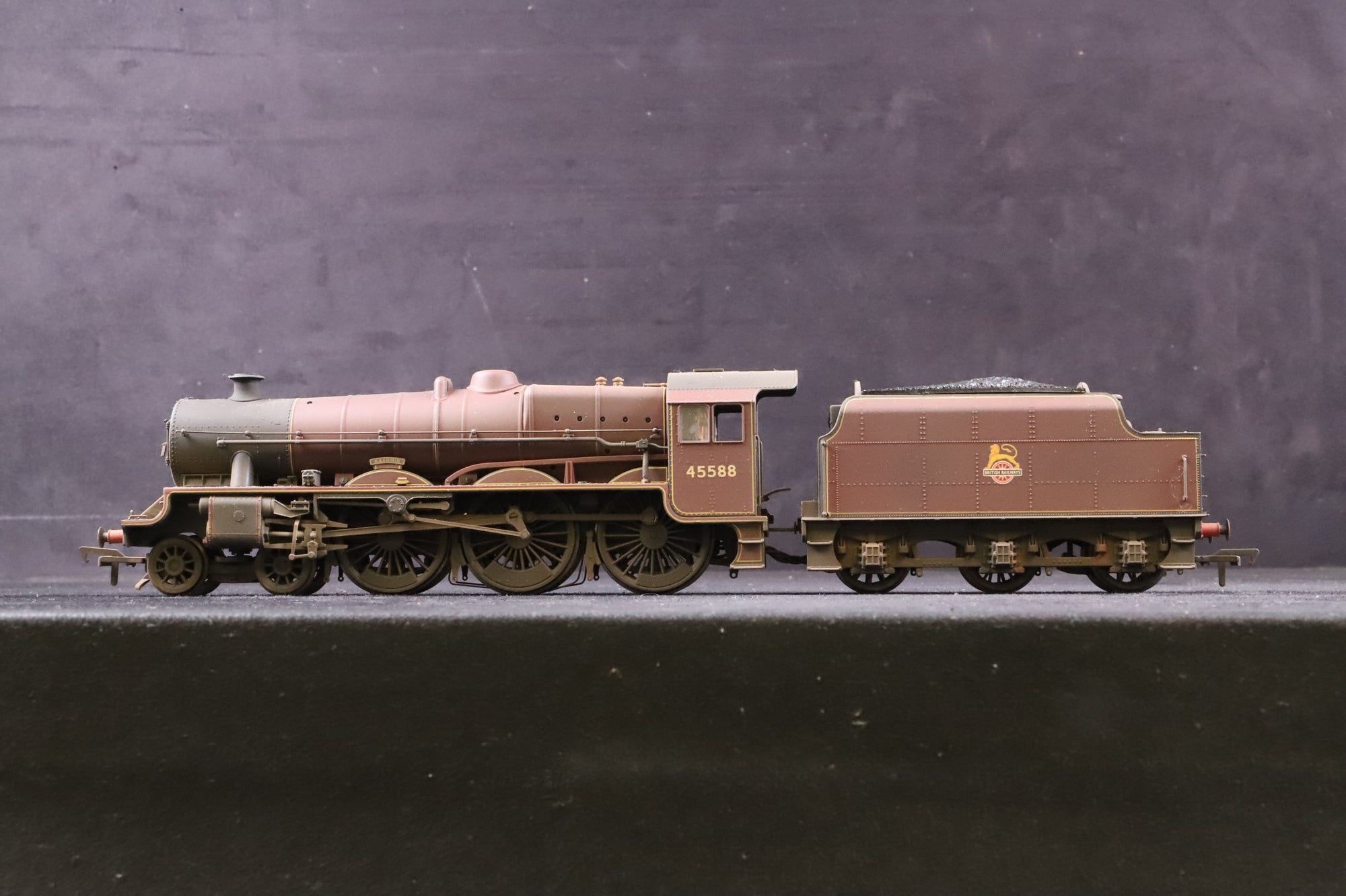 Bachmann OO 31-186A Jubilee Class '45588' 'Kashmir' BR Lined Maroon E/C Weathered DCC Sound