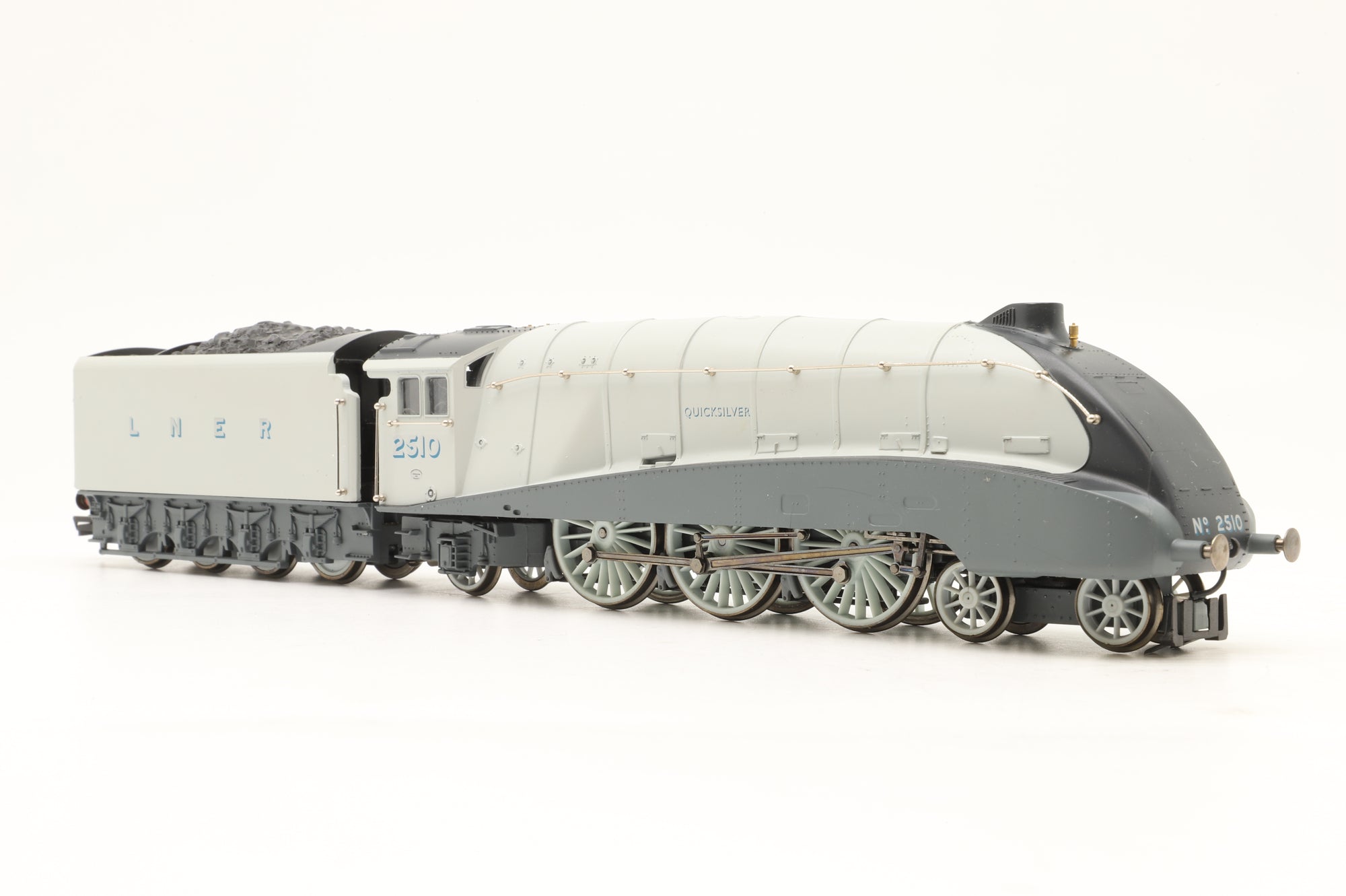 Hornby OO R2246 Class A4 'Quicksilver' LNER Silver Tender Drive