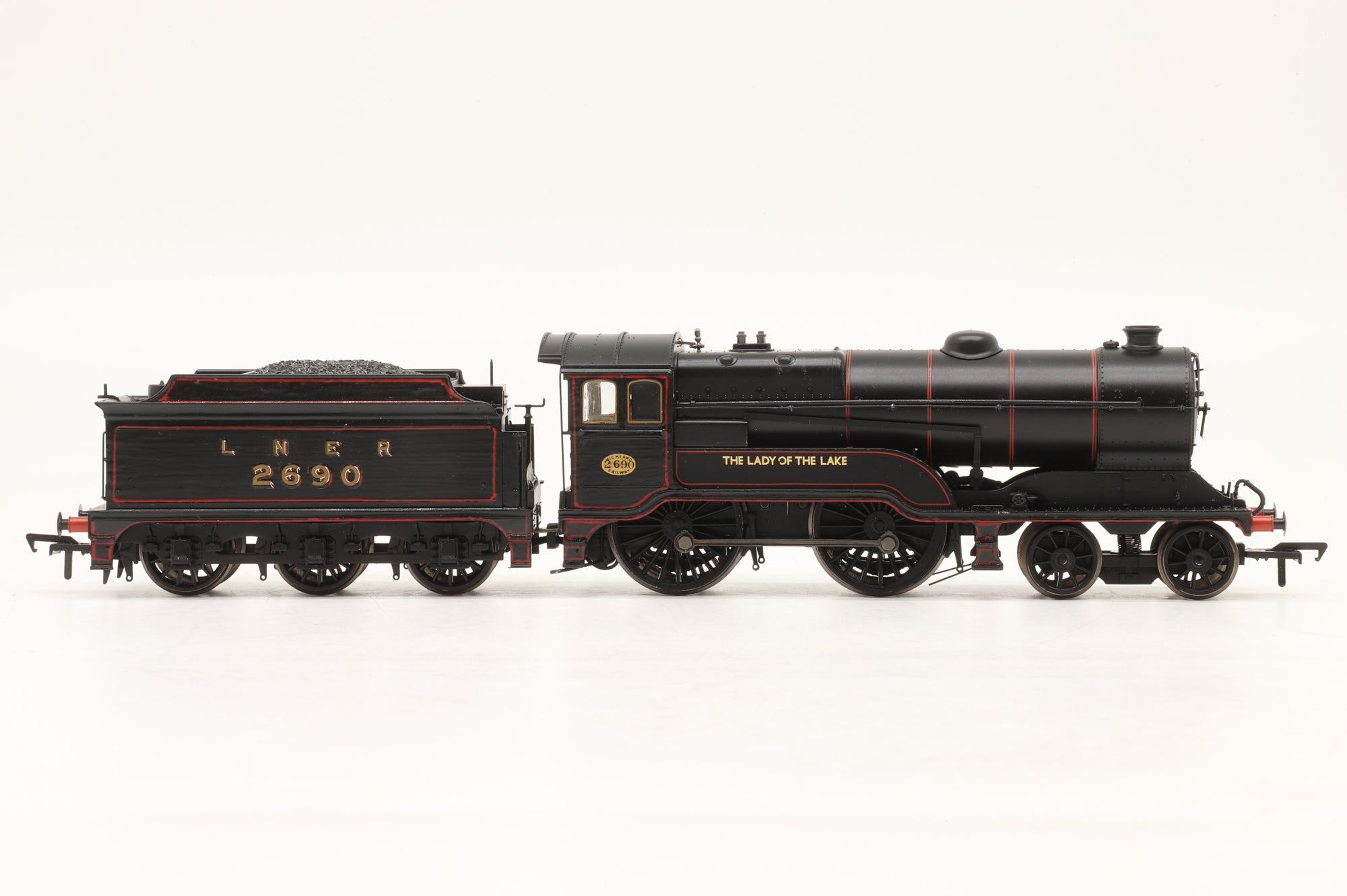 Bachmann OO 31-135 Class D11 62690 'The Lady Of The Lake' BR Black Early Emblem
