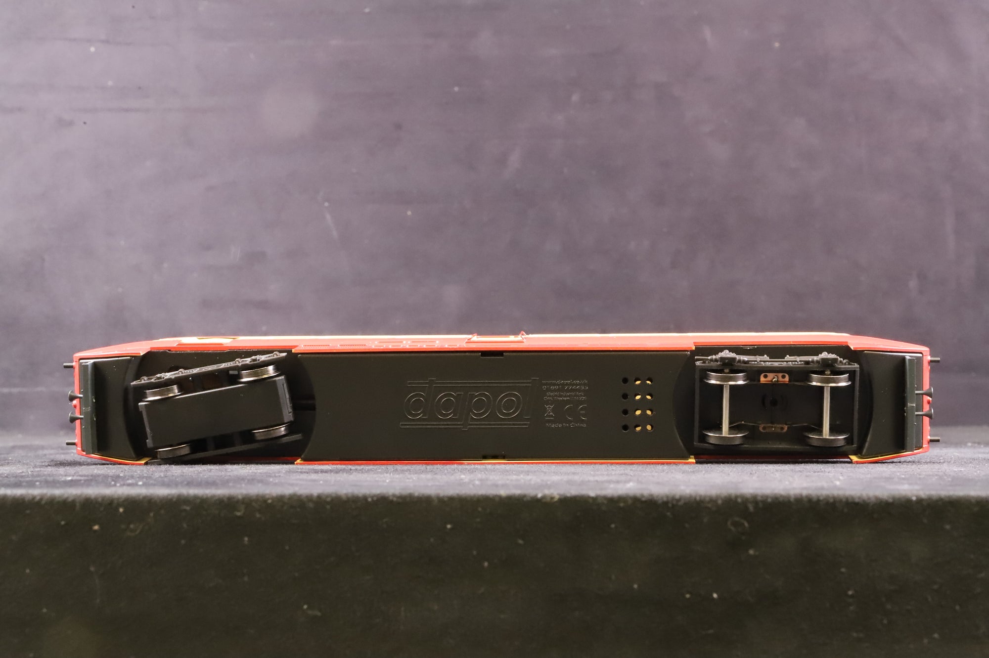 Dapol OO 4D-011-008 Streamlined Railcar W8 in BR(W) Lined Carmine/Cream