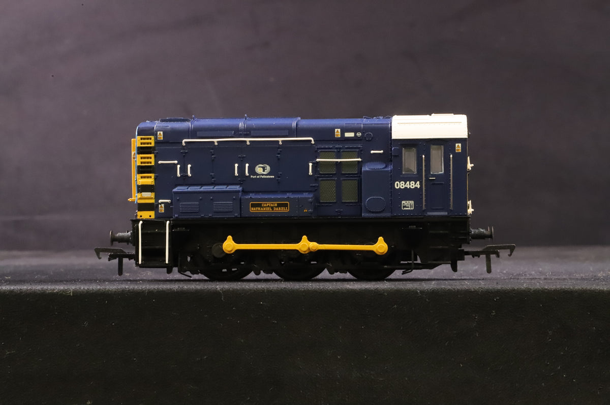 Bachmann OO 32-102K Class 08 08484 &#39;Captain Nathaniel Darell&#39; in Port of Felixstowe Blue w/ Wasp Stripe