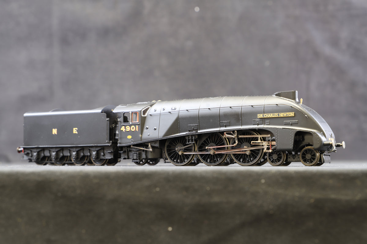 Hornby OO R2338 NE 4-6-2 Class A4 Loco &#39;Sir Charles Newton&#39;