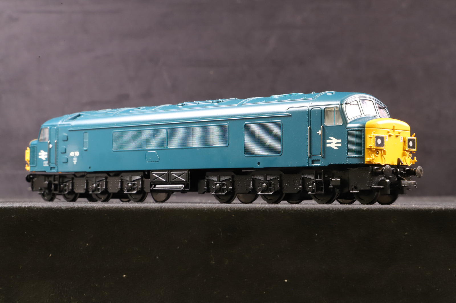 Bachmann OO Class 45 45110 in BR Blue