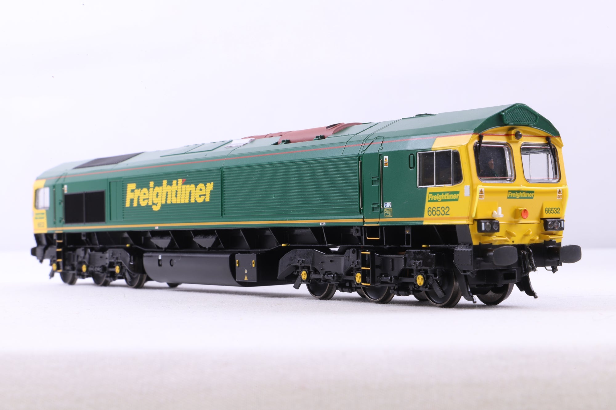 Bachmann OO 32-732 Class 66 66532 'P&O Nedlloyd Atlas' in Freightliner Livery