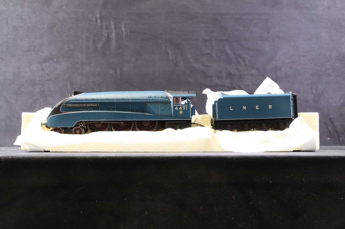 Hornby OO R3095 Class A4 &#39;4491&#39; &#39;Commonwealth of Australia&#39; 75th Anniversary of The Coronation Train, Ltd Ed 401/1500