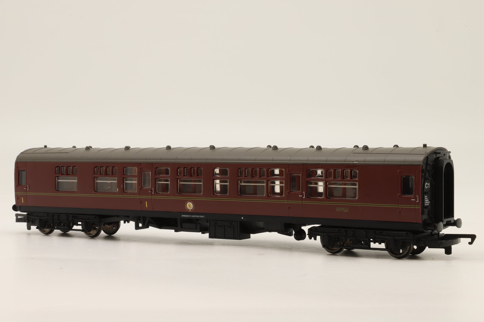 Hornby OO Rake Of 2 Hogwarts Express Coaches Inc. R4308A & R4309B