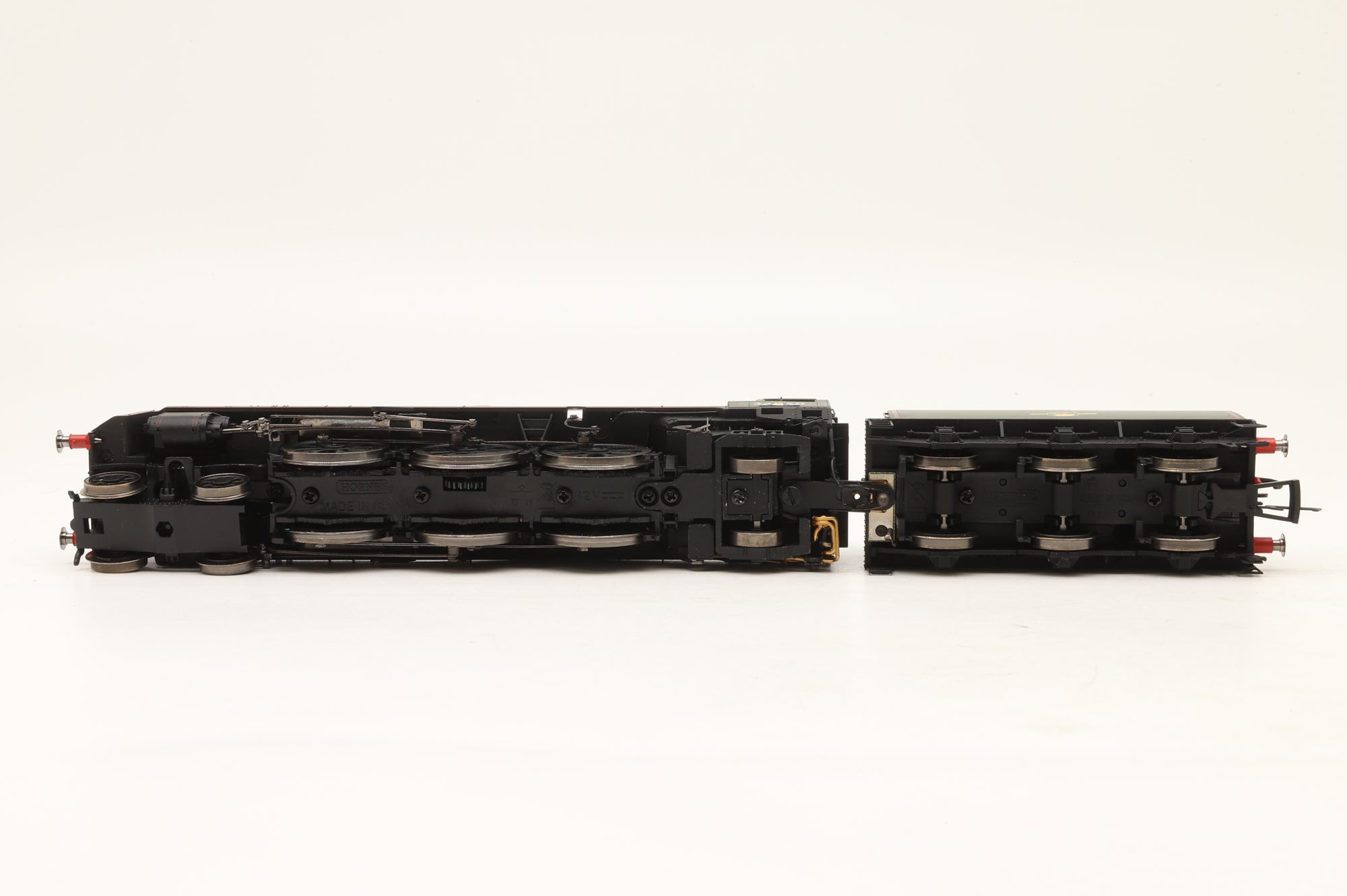 Hornby OO Rebuilt Battle of Britain Class '34050' 'Royal Observation Corps' BR Lined Green L/C Renumbered