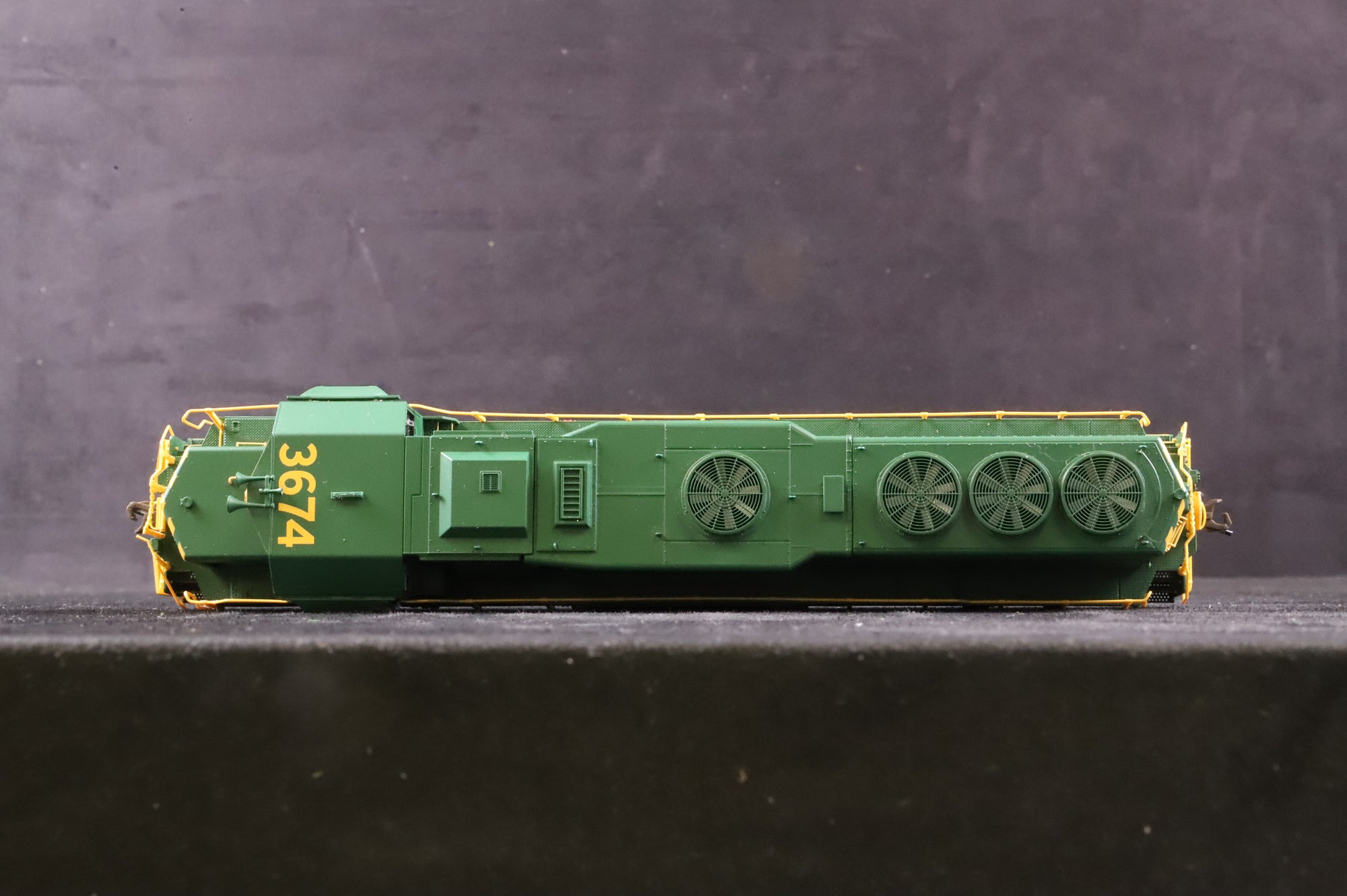 Atlas HO 10000413 GP40-2 No.3674 in Reading Lines Livery - DCC Sound