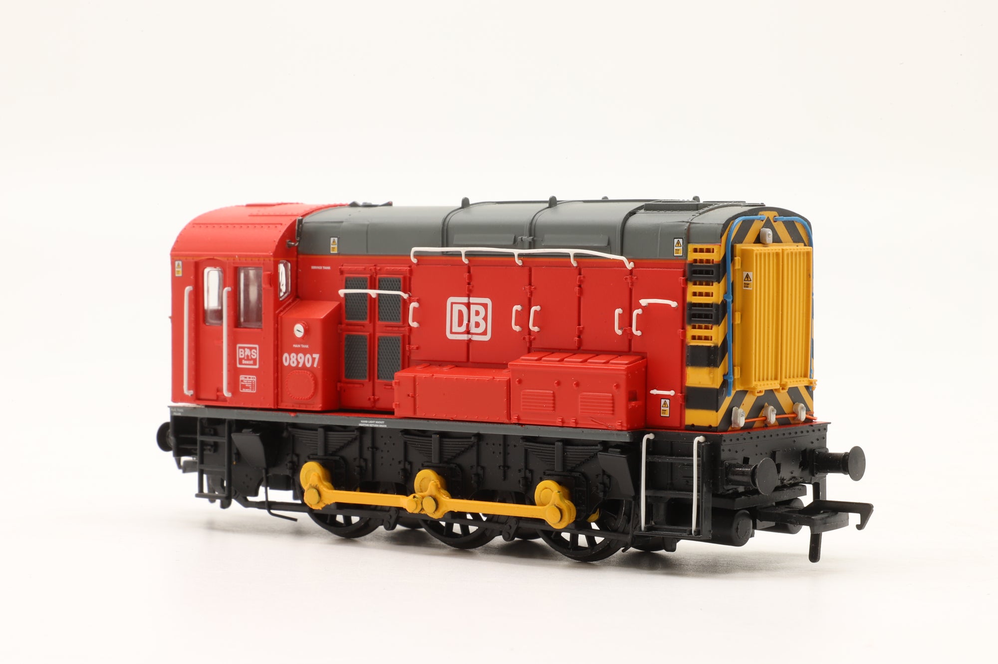 Bachmann OO 32-119 Class 08 08907 in DB Schenker Red