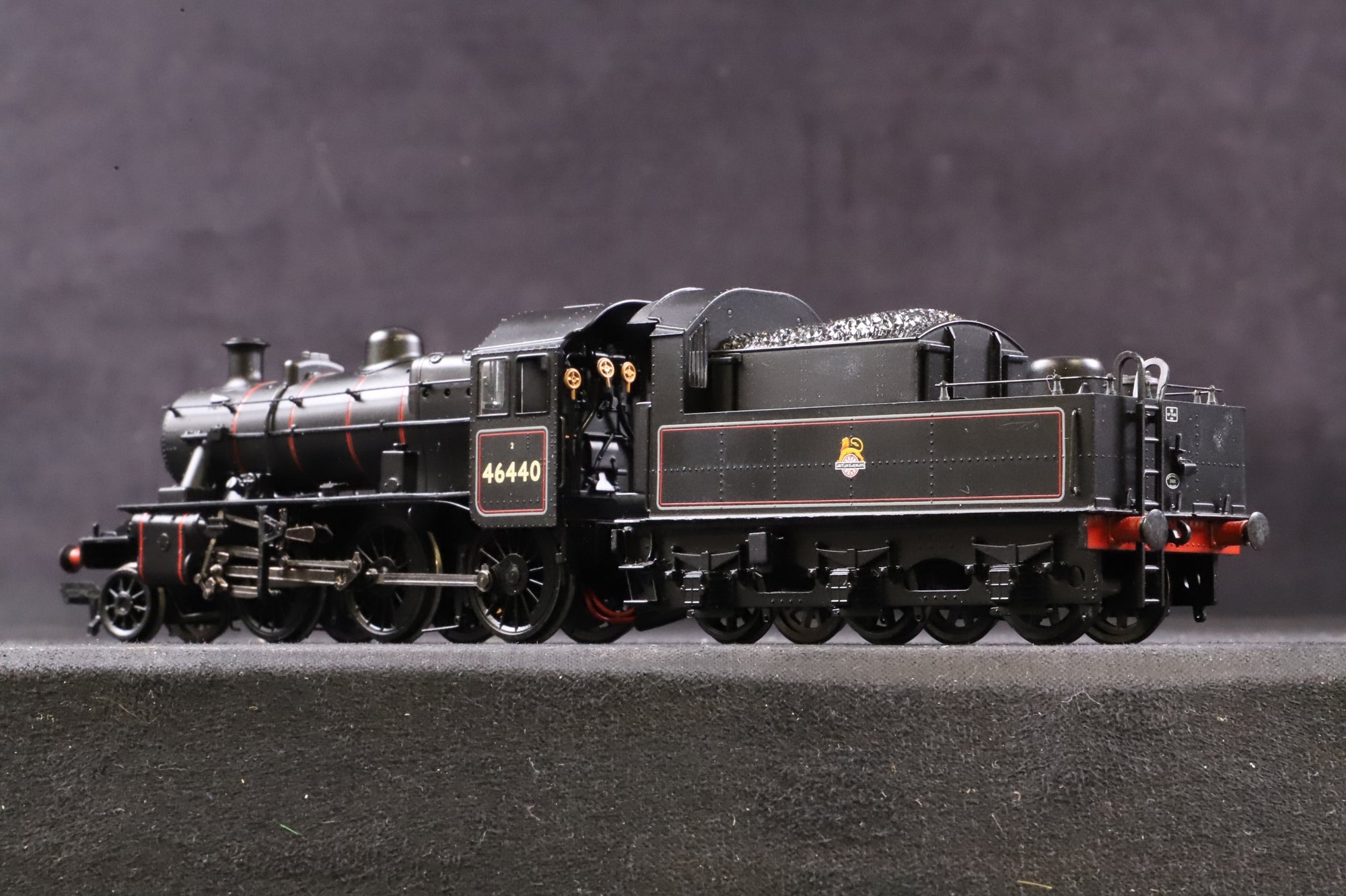 Bachmann OO 32-826 Ivatt Class 2MT 46440 in Lined BR Black w/ Early Crests