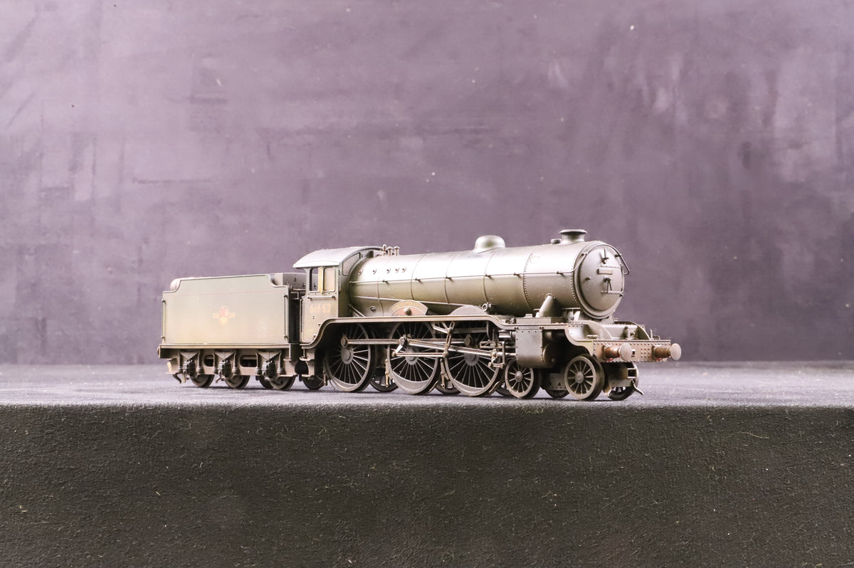 Hornby OO R3163 Class B17/6 61662 &#39;Manchester United&#39; in BR Lined Green w/ Late Crests - Heavily Weathered