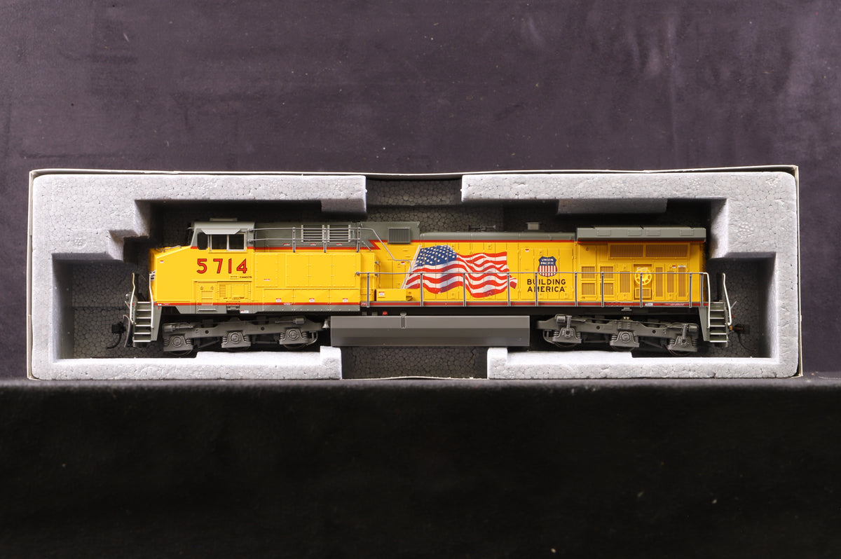 Kato HO 37-6433 GE AC4400CW 5714 in Union Pacific Livery