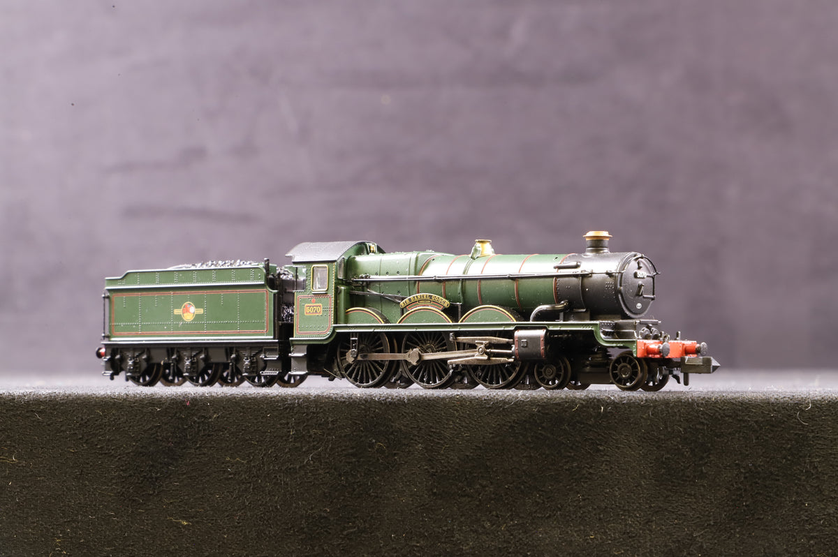 Graham Farish N 372-032 Castle Class &#39;5070&#39; &#39;Sir Daniel Gooch&#39; BR Lined Green L/C DCC Sound