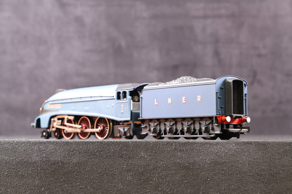 Wrenn OO W2212 Class A4 4-6-2 &#39;Sir Nigel Gresley &#39;No7&#39; Garter Blue