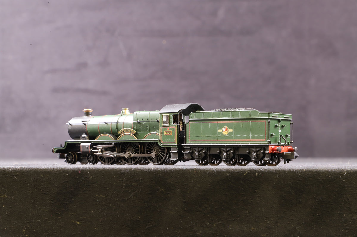 Graham Farish N 372-032 Castle Class &#39;5070&#39; &#39;Sir Daniel Gooch&#39; BR Lined Green L/C DCC Sound