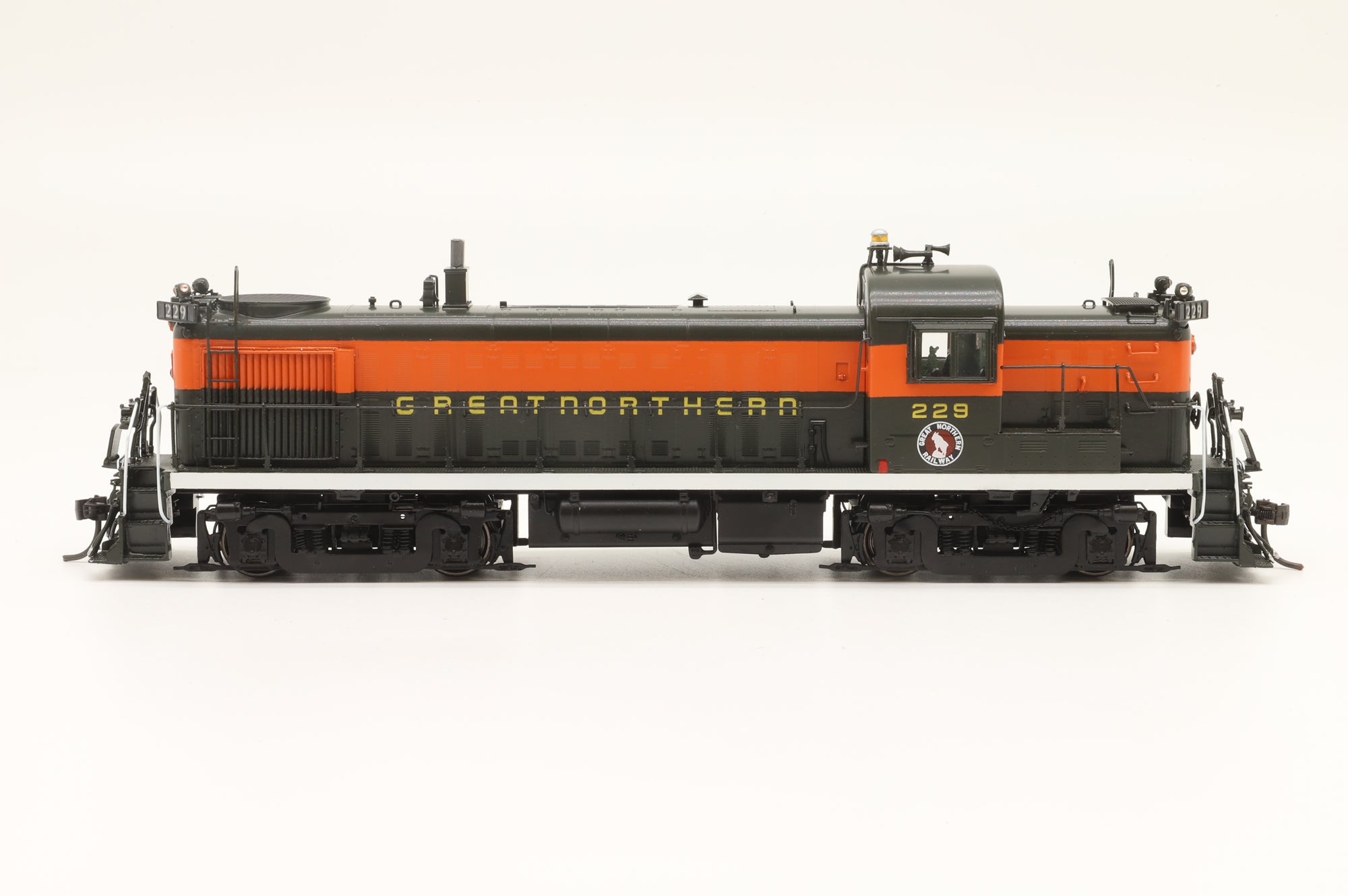 Overland Models/Ajin Precision HO Brass GN RS-3 #229 in Great Northern Livery - DCC