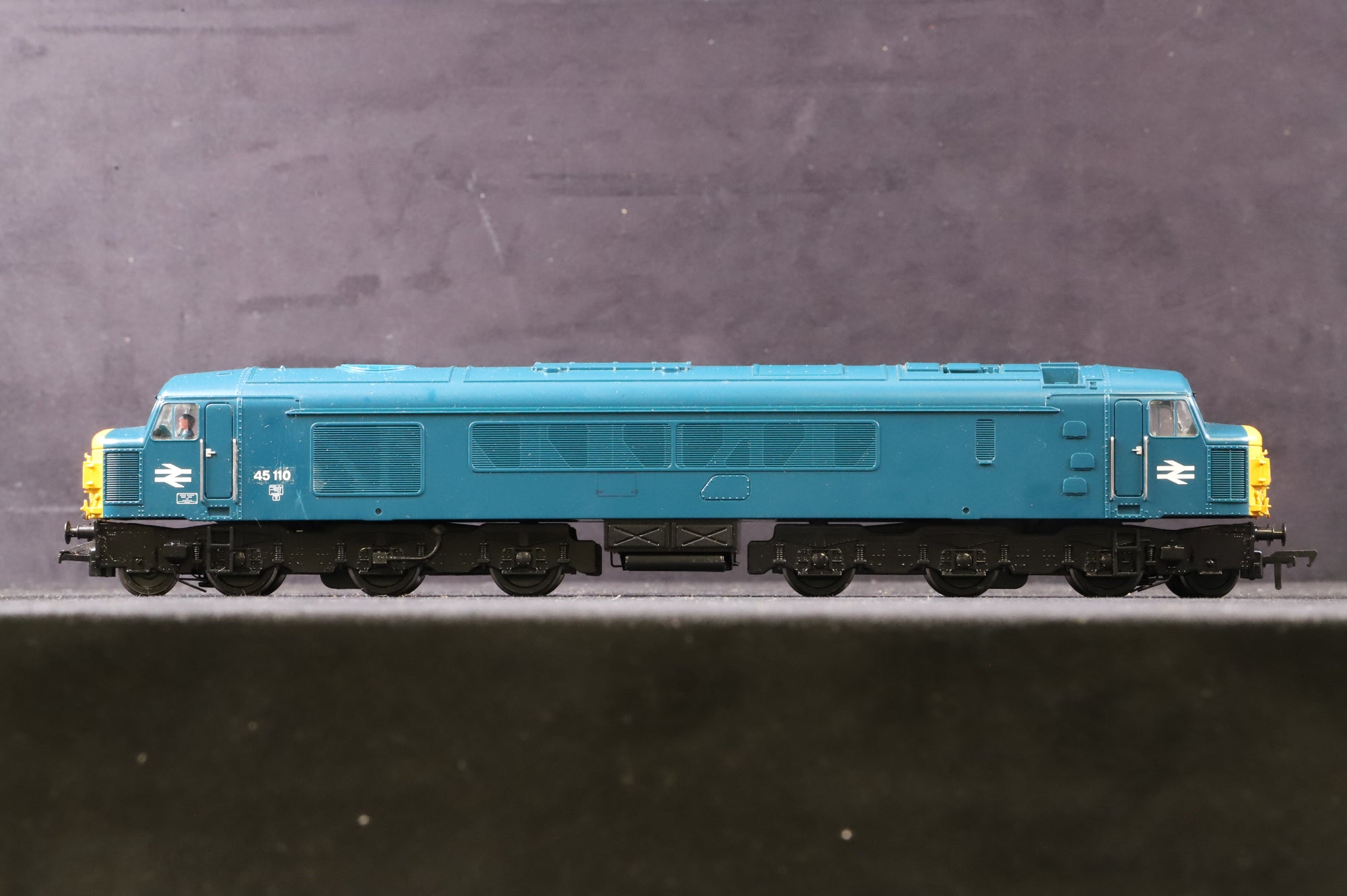 Bachmann OO Class 45 45110 in BR Blue