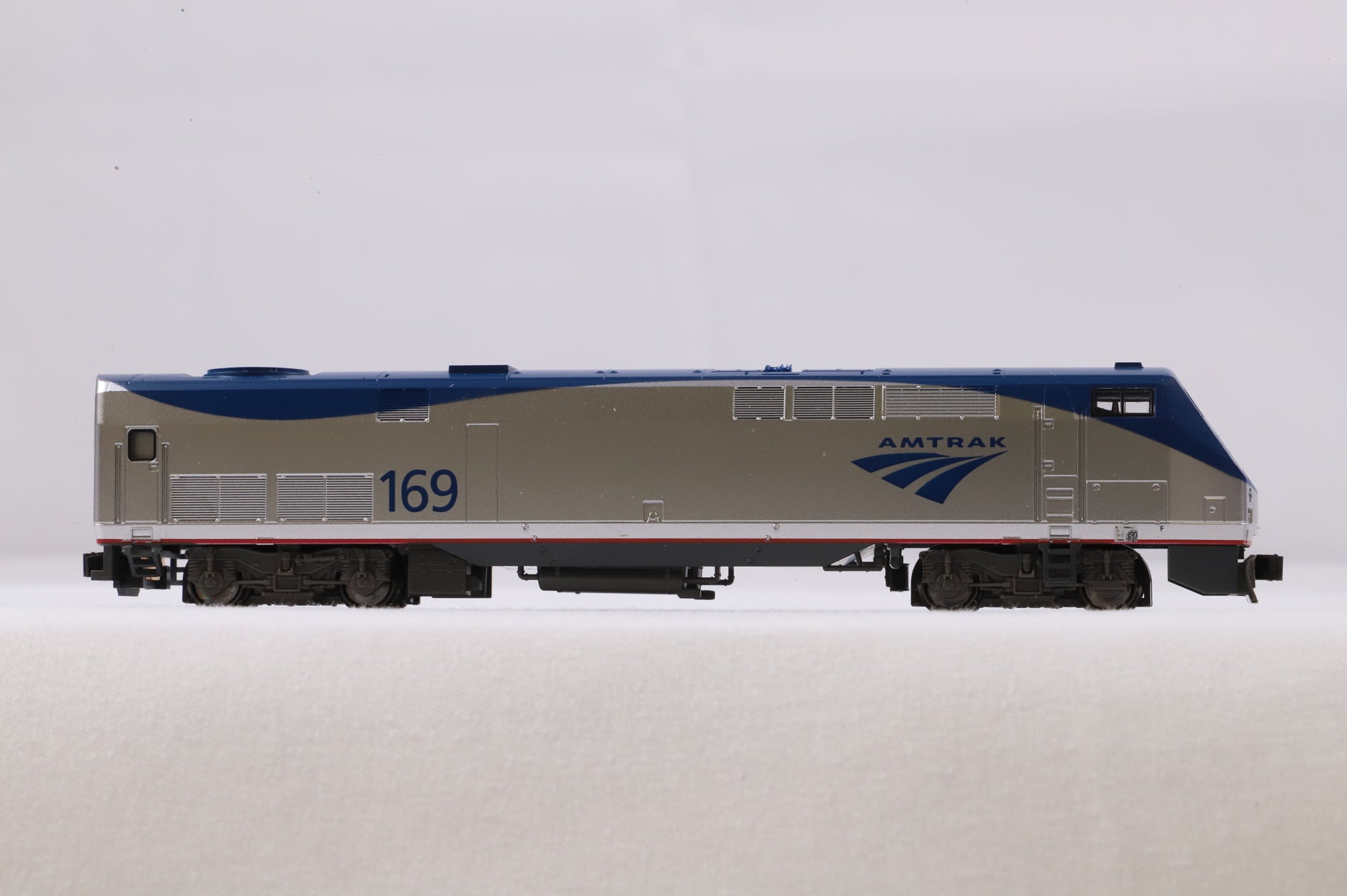 Kato N 176-6033 P42 '169' Amtrak Phase V Late