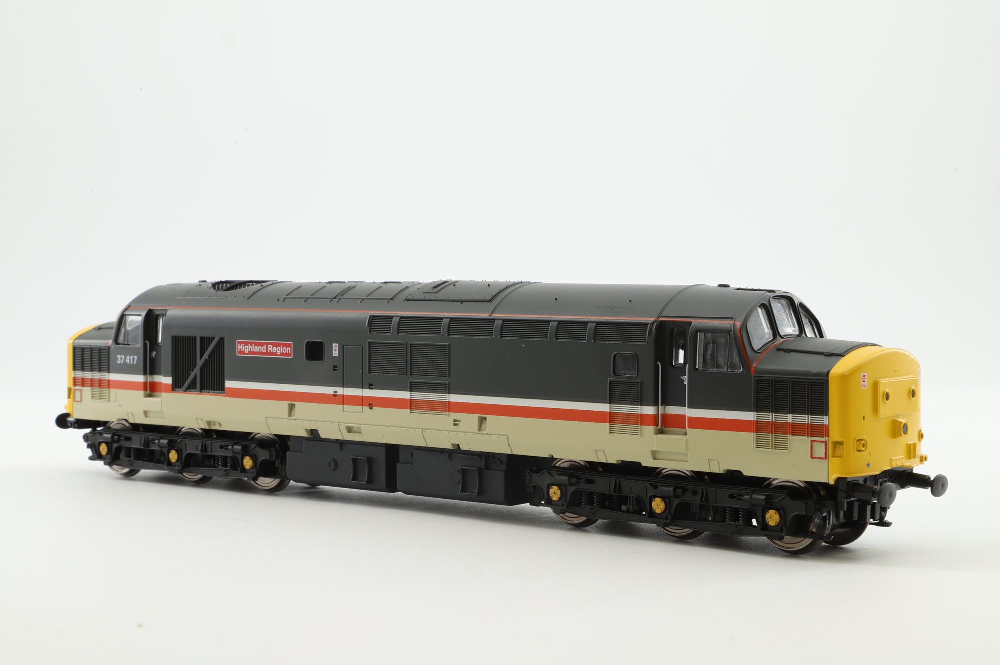 ViTrains OO V2052 Class 37 37417 in BR Intercity Executive Livery - DCC Sound