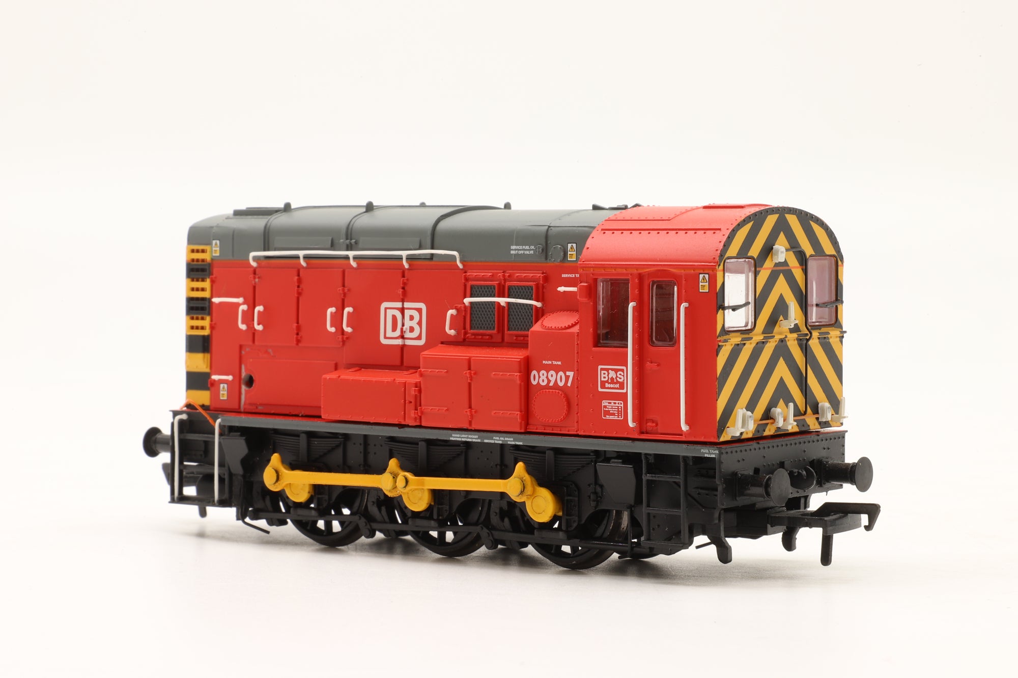 Bachmann OO 32-119 Class 08 08907 in DB Schenker Red