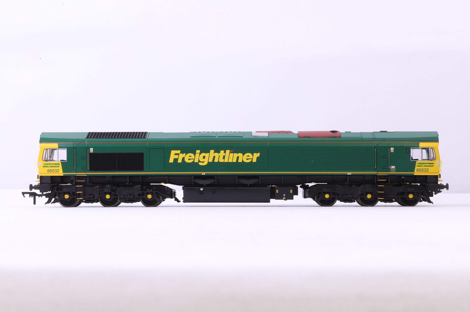 Bachmann OO 32-732 Class 66 66532 'P&O Nedlloyd Atlas' in Freightliner Livery