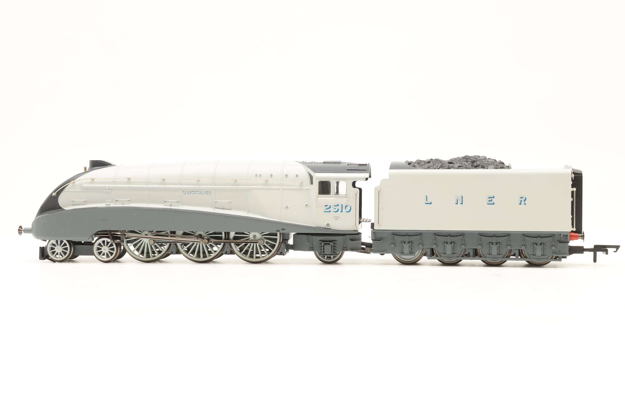 Hornby OO R2246 Class A4 'Quicksilver' LNER Silver Tender Drive