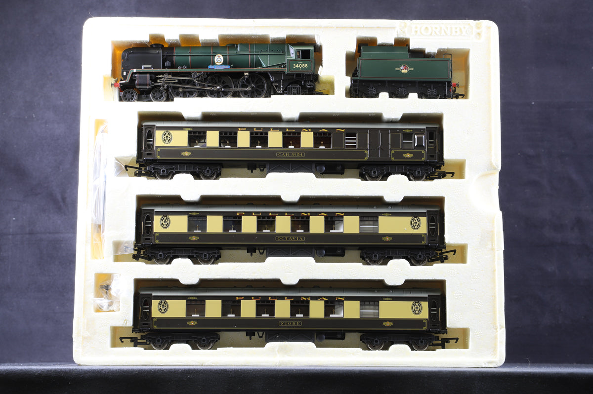 Hornby OO R2886M The Cunarder Train Pack Ltd Ed 910/ 1200