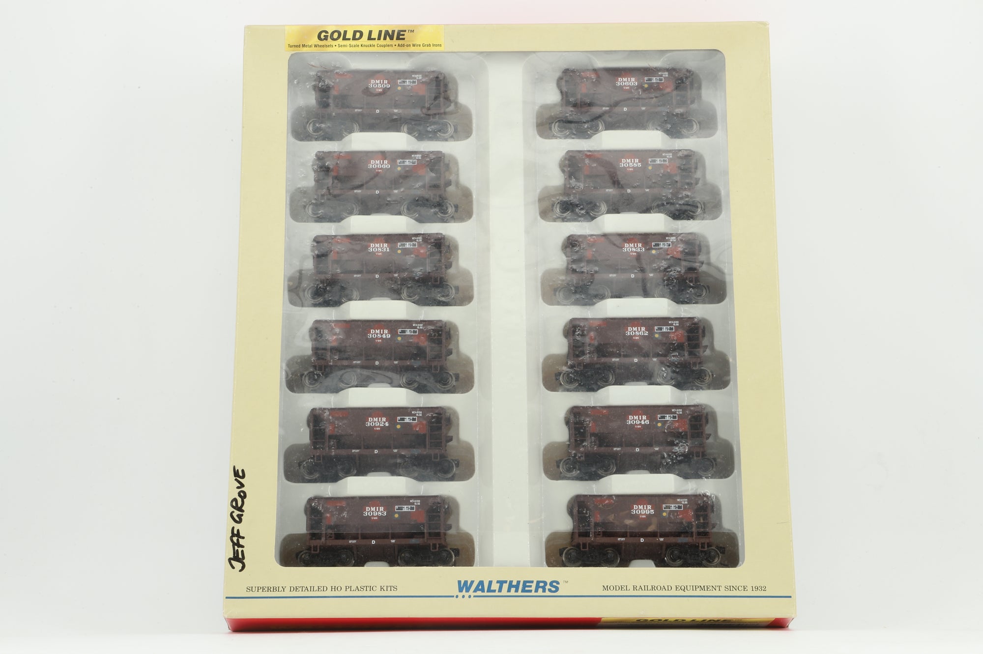 Walthers HO 932-4472 12-Pack of ore Cars in DMIR Brown (Modern)