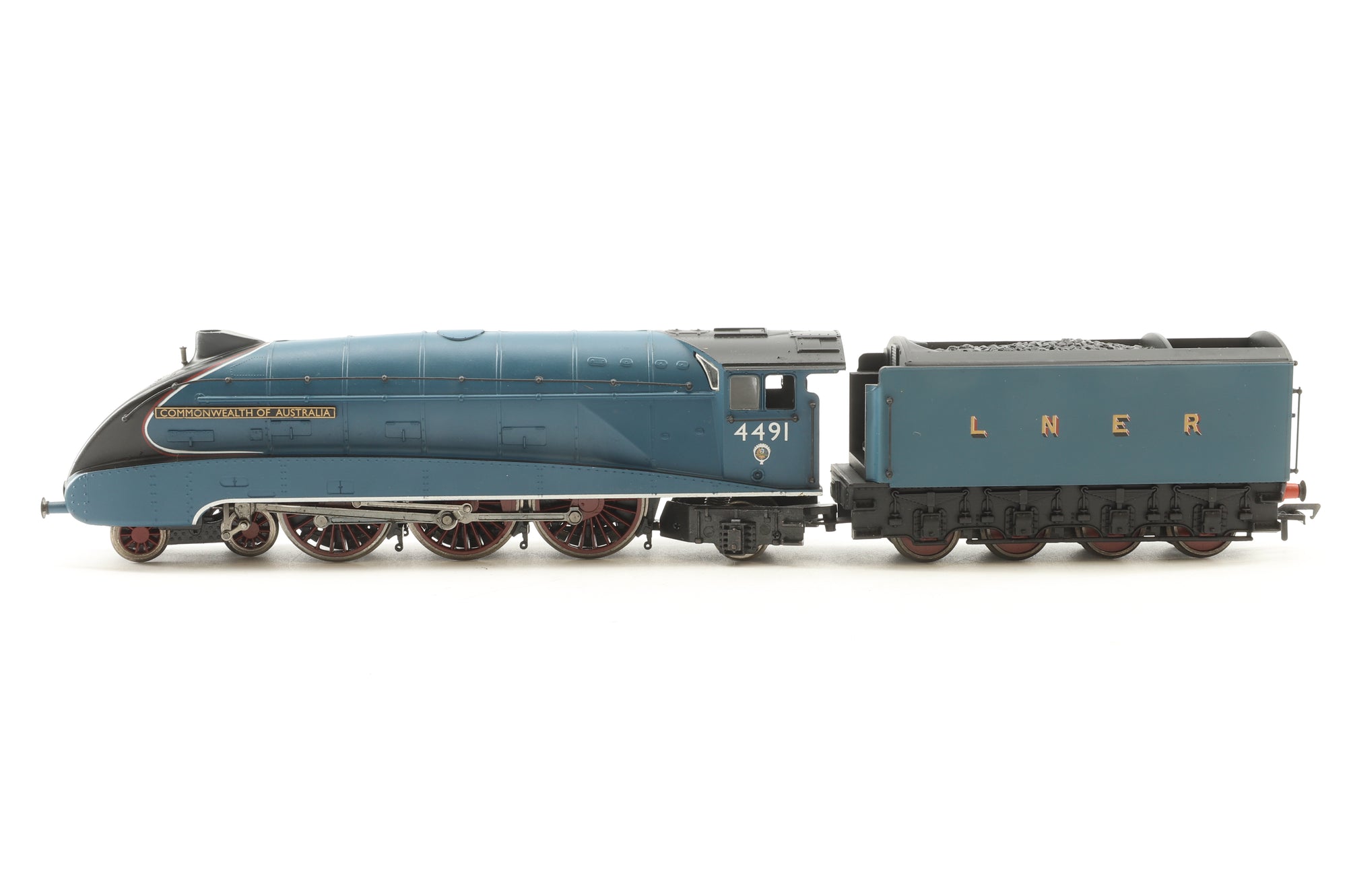 Bachmann OO 31-2001 Set of 3 Class A4 'Commonwealth of Australia' in BR Green, BR Blue & LNER Blue