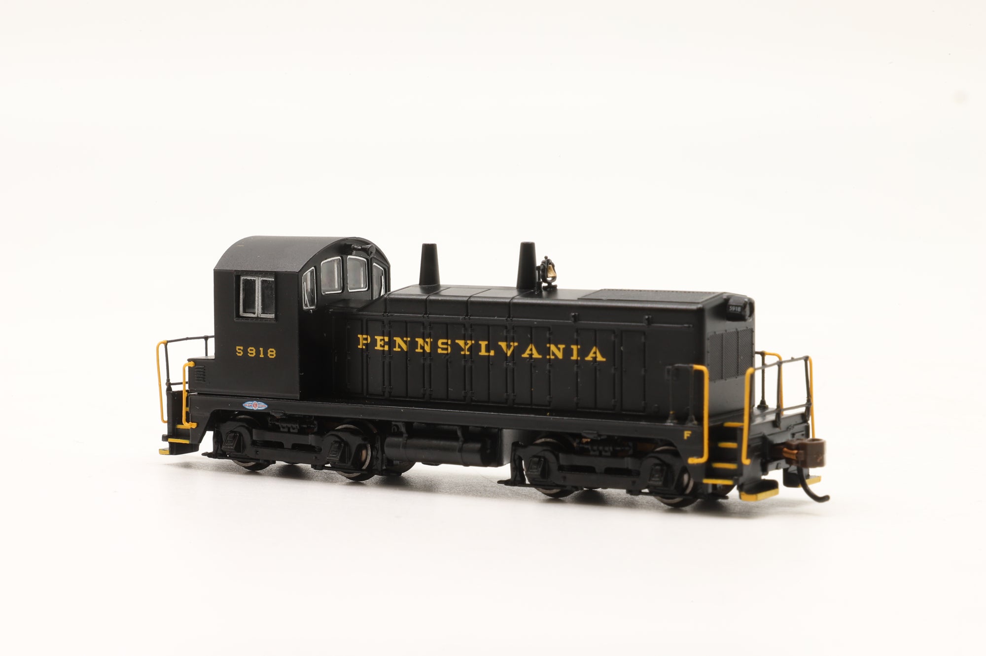 Bachmann OO 61653 NW-2 Switcher 5918 in PRR Black/Yellow