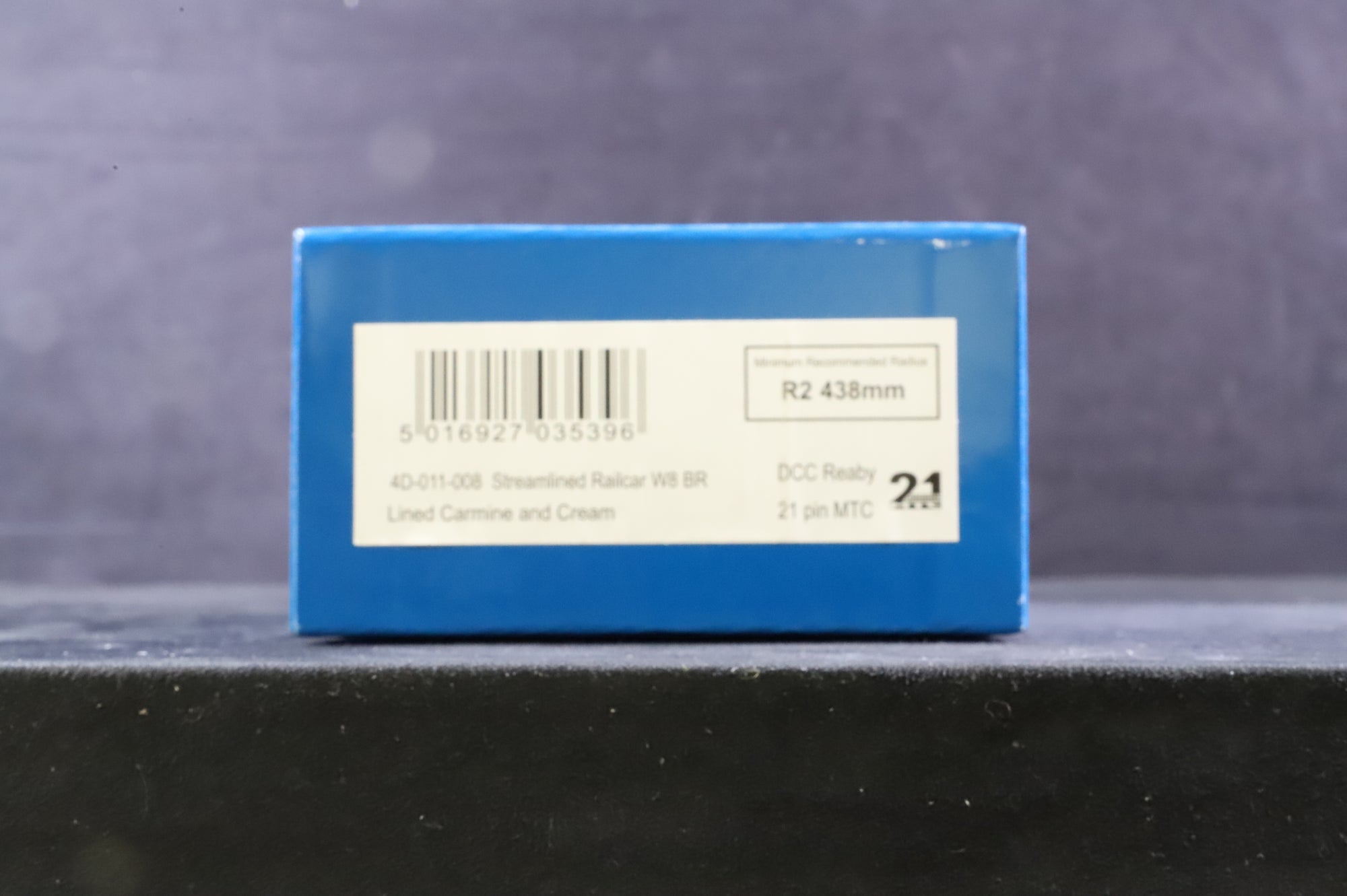 Dapol OO 4D-011-008 Streamlined Railcar W8 in BR(W) Lined Carmine/Cream